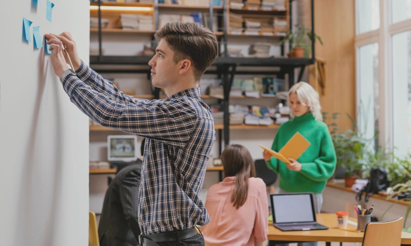 Industry market analysis and competitive landscape research